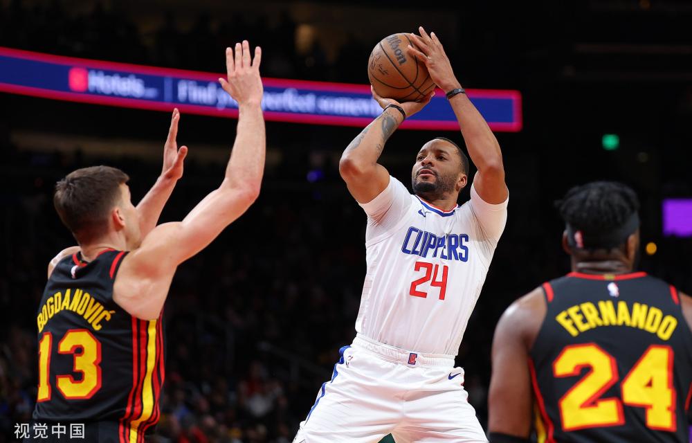 尽管他在空 尽管他在空