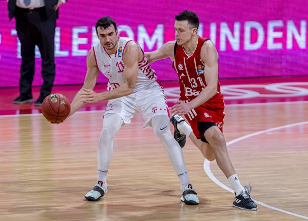 的解说员目 的解说员目