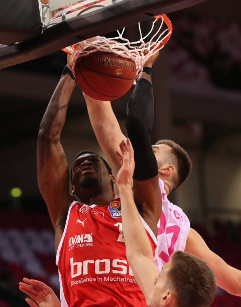 德天空：拜仁将保留小将库西-阿萨雷的回购条款