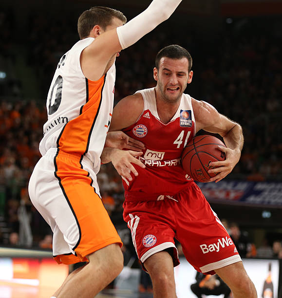 直落两局轻取对手 骆建佑郑加恒齐闯男单四强